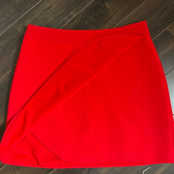 Alice and Olivia red miniskirt - Picture 6 of 9